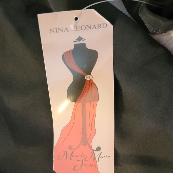 Black Women's Top NINA LEONARD with TAGs hard to find - Picture 3 of 9